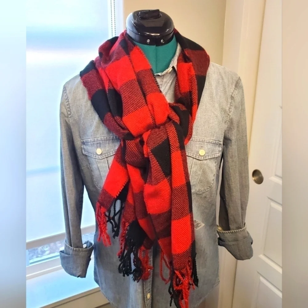 NWT OLD NAVY RED & BLACK BUFFALO PLAID SCARF LONG CHRISTMAS FESTIVE WOMEN OS